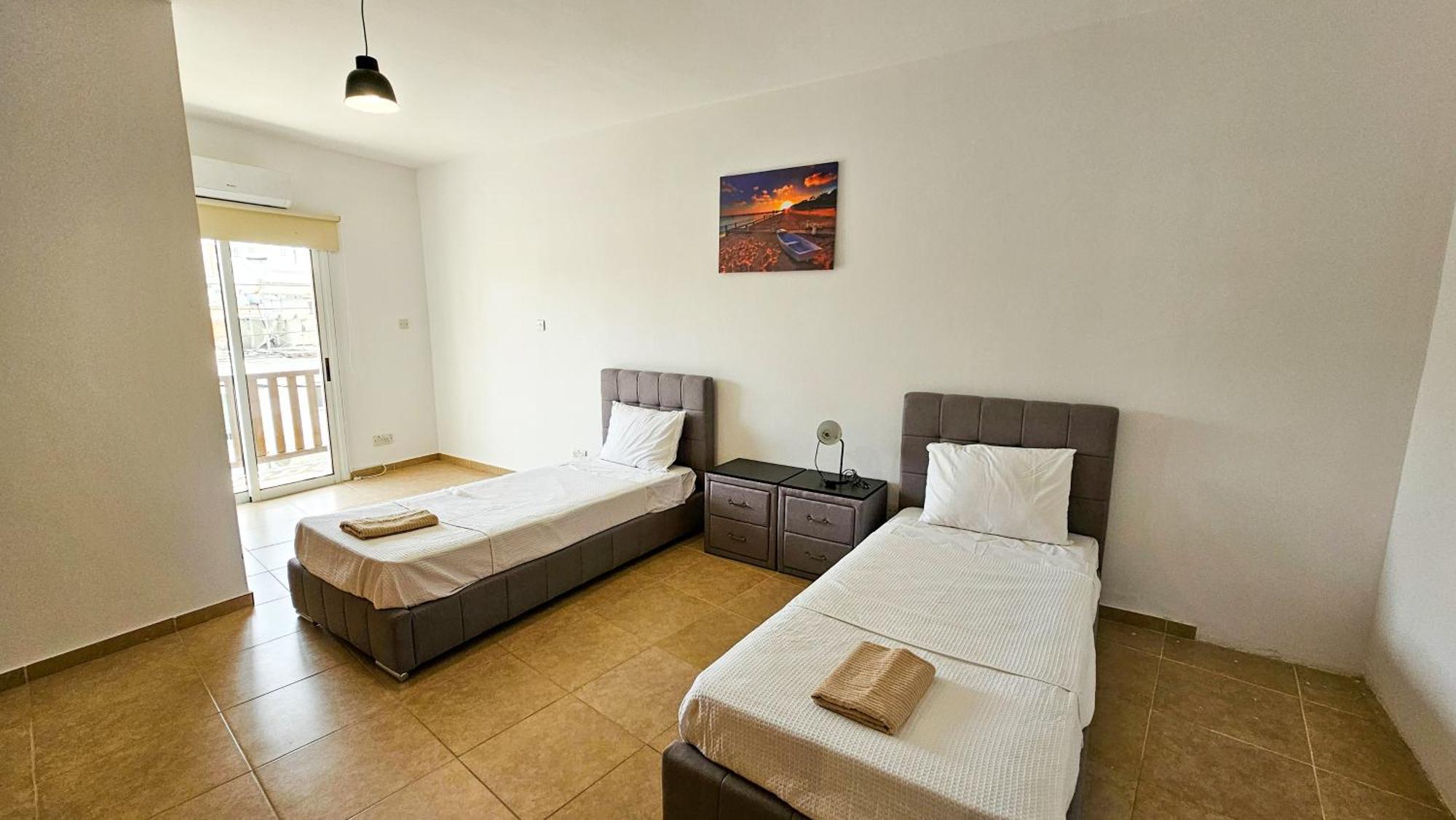 Sky Line City Apartment, 150M From Chabad Lubavitch Larnaca Exterior photo