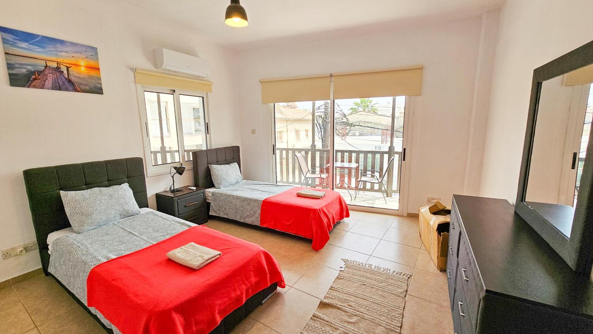 Sky Line City Apartment, 150M From Chabad Lubavitch Larnaca Exterior photo